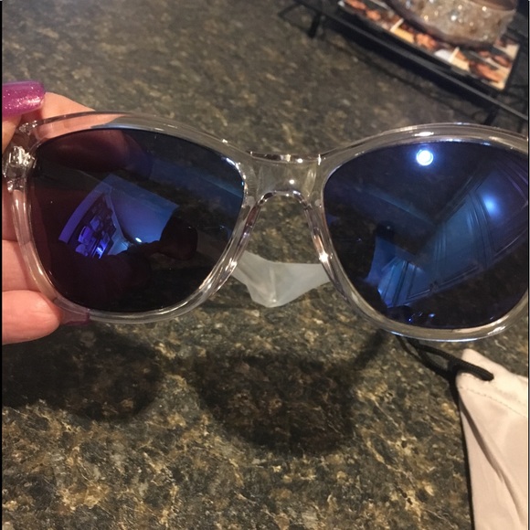 Kenneth Cole REACTION
Square Sunglasses, NWT - Picture 3 of 8